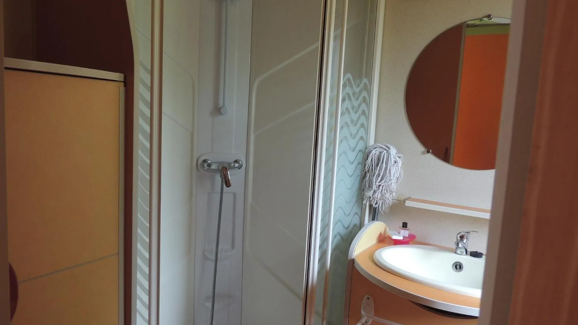 Chalet 4 Personnes Maxi Tout Confort Location En Gite Chazemais 0*,  France