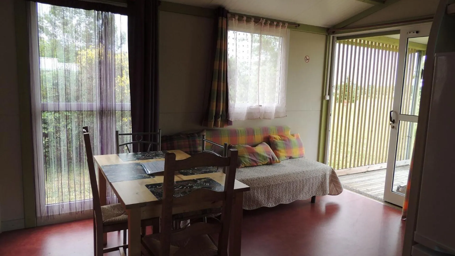 Campsite Chalet 4 Personnes Maxi Tout Confort Location En Gite Chazemais France